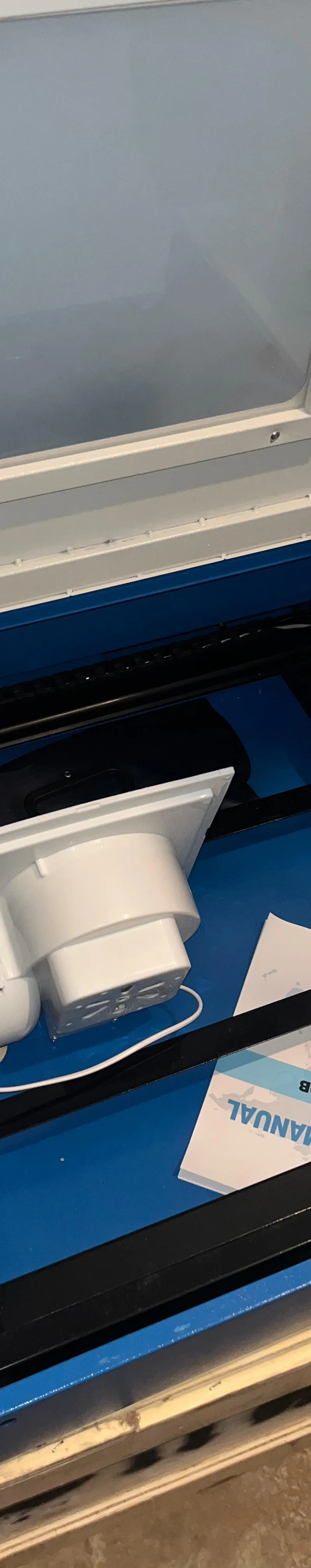 ماكينة ليزر CO2 40W للنقش والقطع - حالة ممتازة