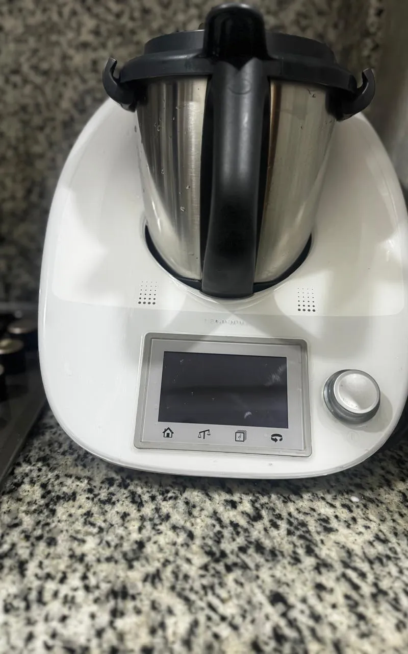 THERMOMIXE TM5 TRES BONNE ETAT AVEC TT LES ACCESSOIRES .............................................