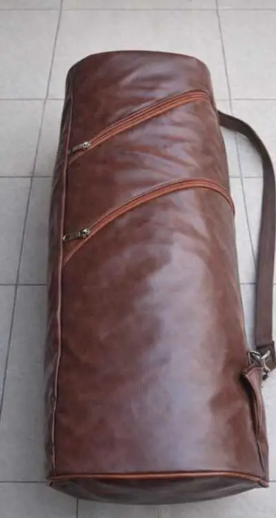 Sac en cuir véritable immaculé original.
