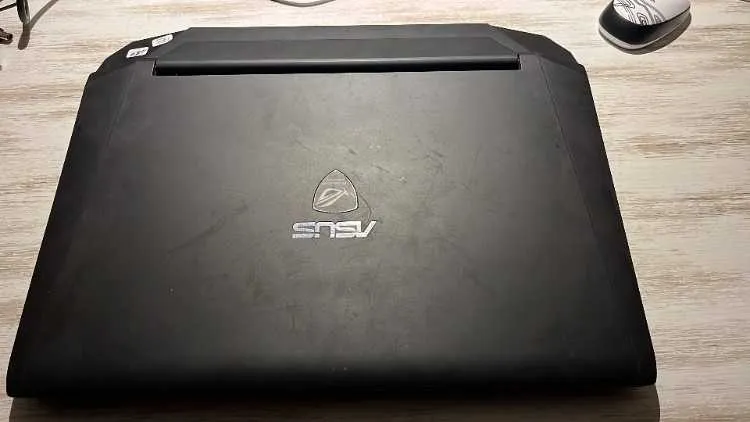 Acer Predator 17 X (Modèle GX-792-72U8 / MFG Date