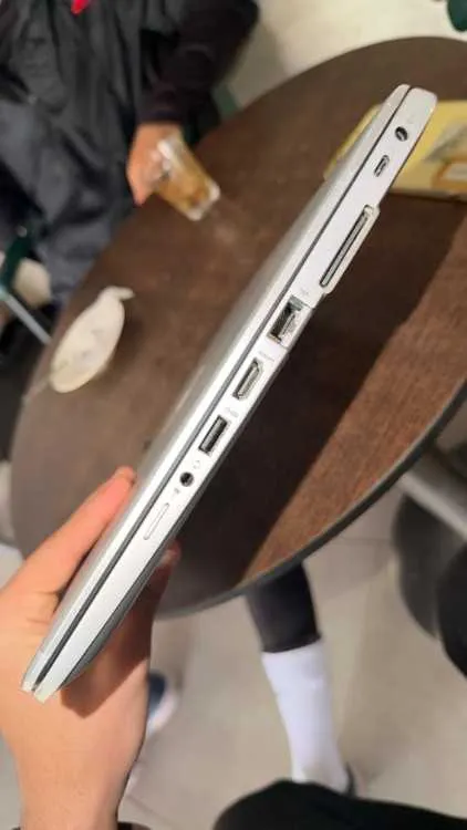 HP Elitebook 830 G5 i5 8 génération 258g/16 RAM