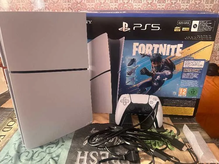Playstation 5 slim digital edition 825 GB