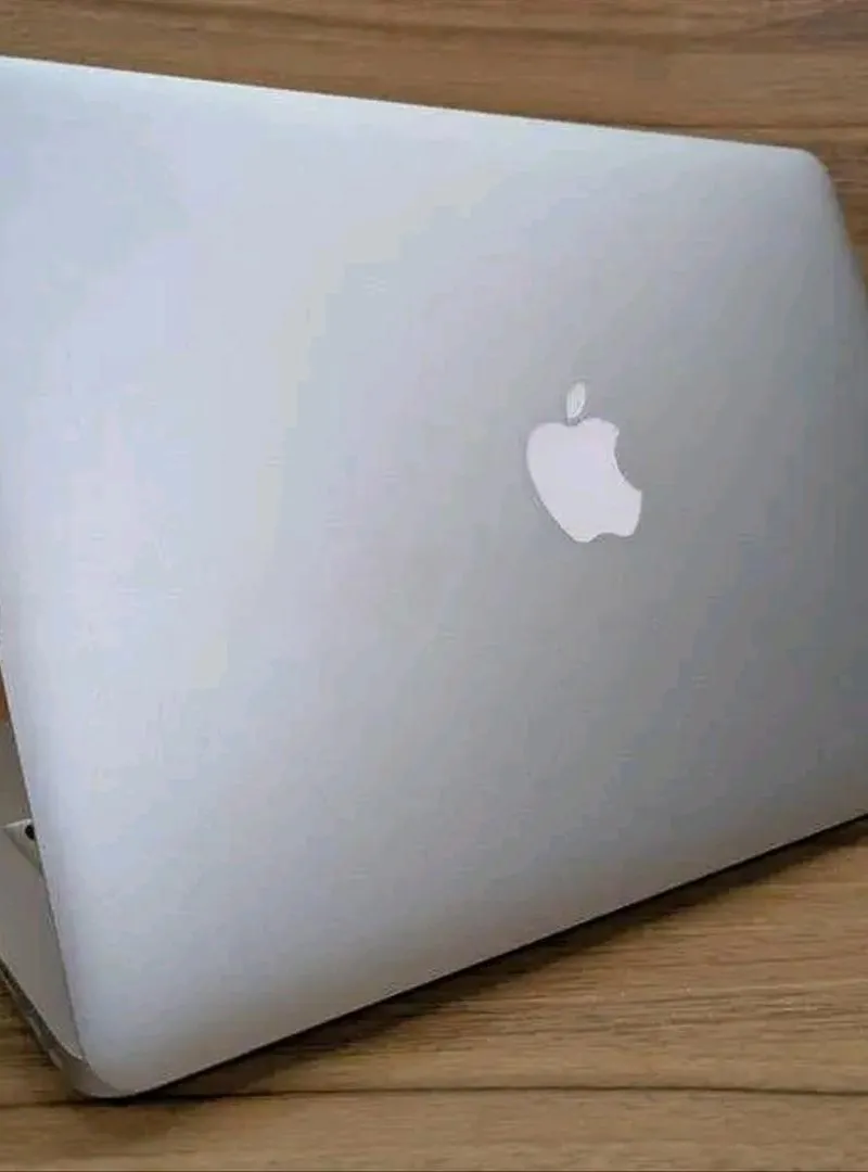 MacBook i5 Slime air Ram 8 disque SSD batterie 5h