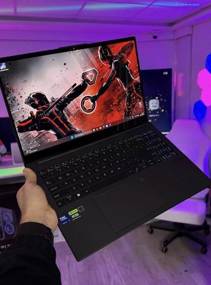 Asus Vivobobok pro Ultra 9 32GB 2TB Rtx 3050 6GB