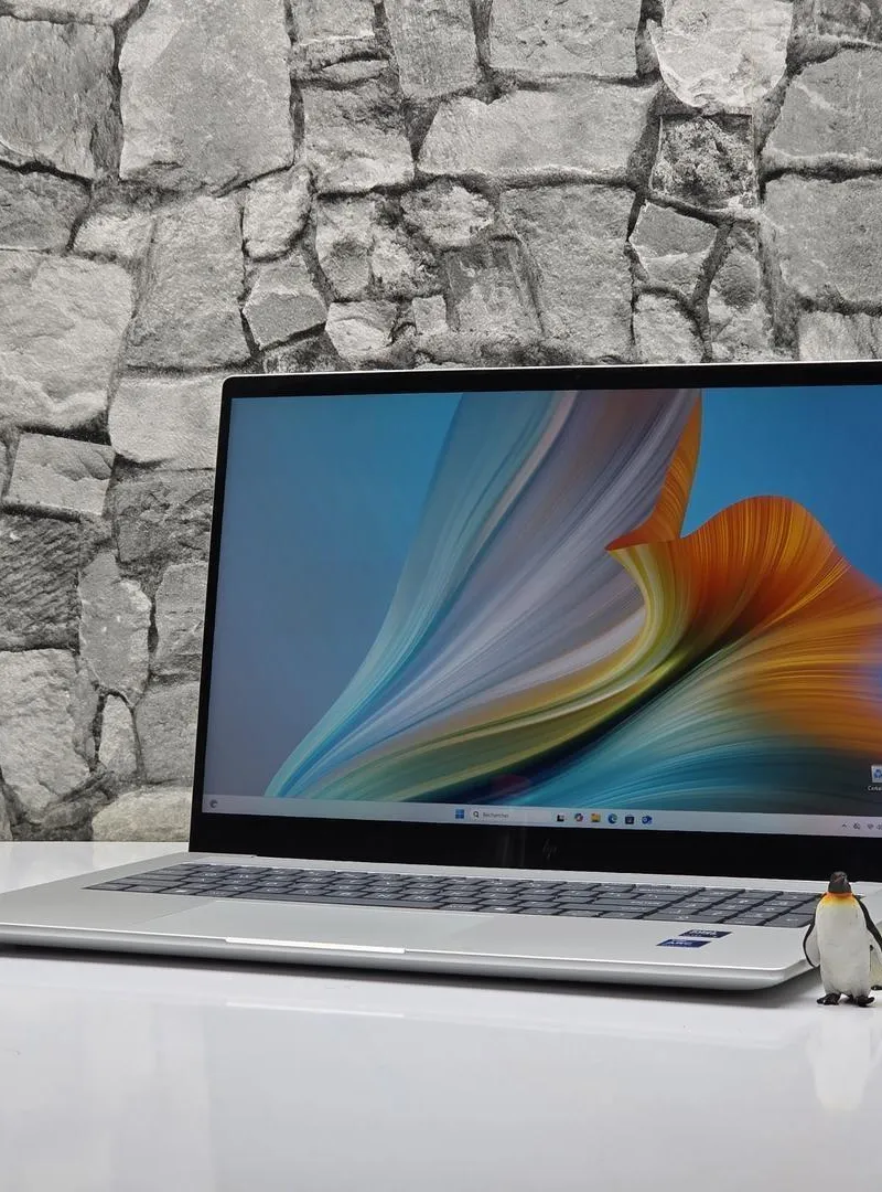 HP Envy 17 / Ultra 7 155H / Tactile