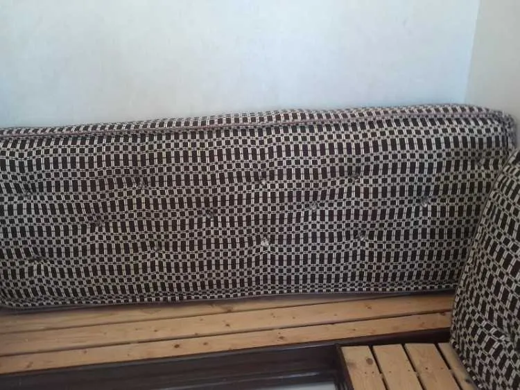 3 Tables avec matelas + tlamete + Coussins