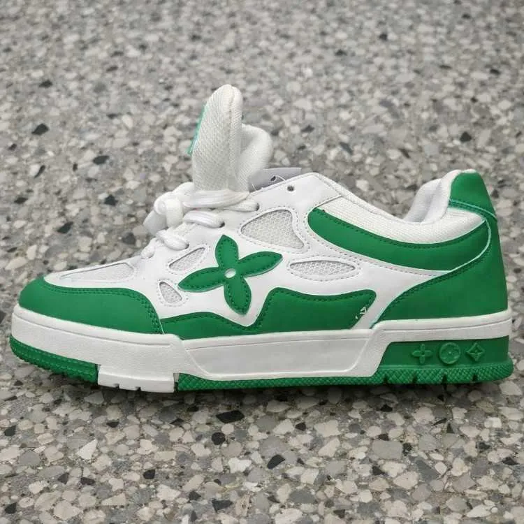 Chaussures Louis Vuitton LV en vente.