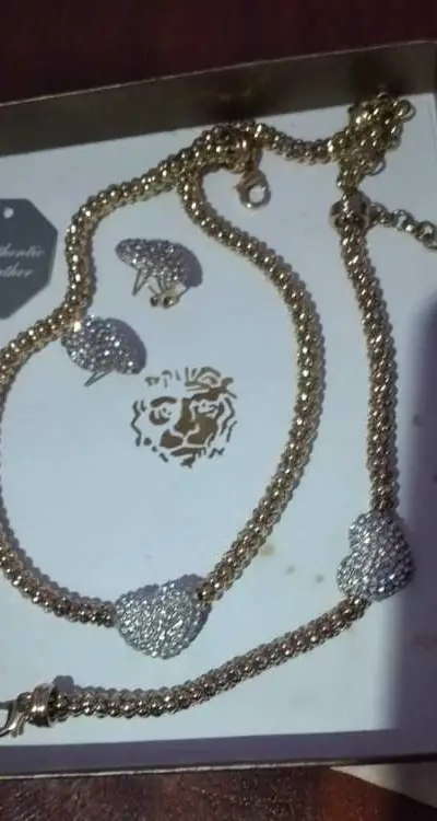 Colier et son bracelet dorés