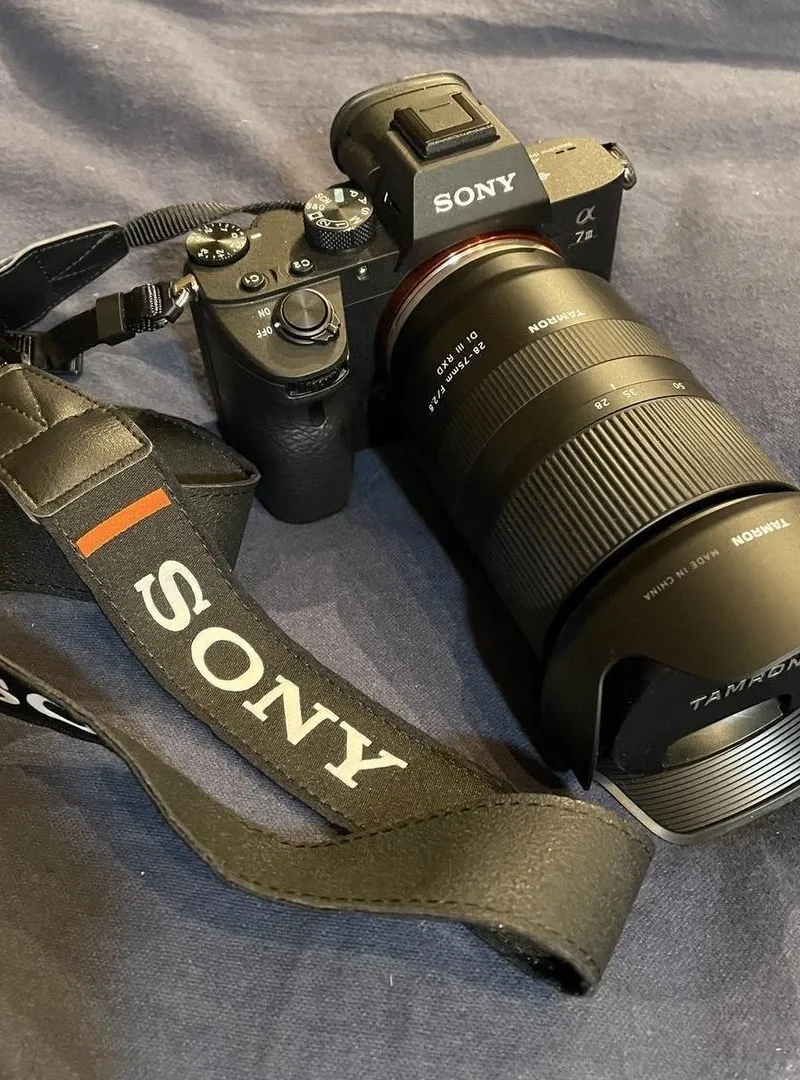 Appareil photo Sony a7 ii avec Tamron 25-75 mm