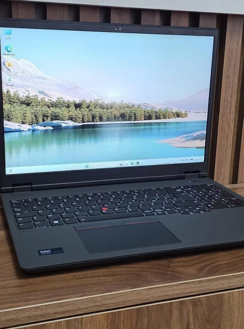Lenovo Thinkpad P16v Ultra 7 32GB 1TB RTX 2000 ADA