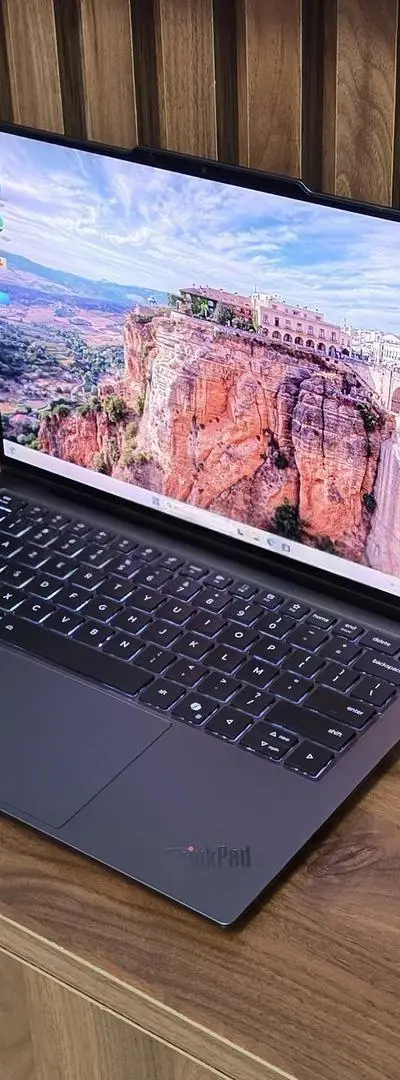 Lenovo Thinkpad X9 AURA U7 32GB 1TB OLED Tactile