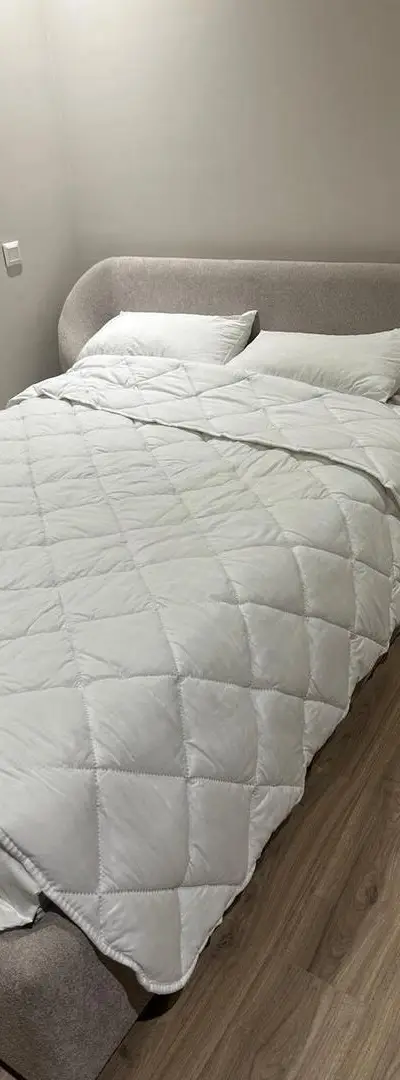 Lit tapissier sur mesure haut de gamme moderne