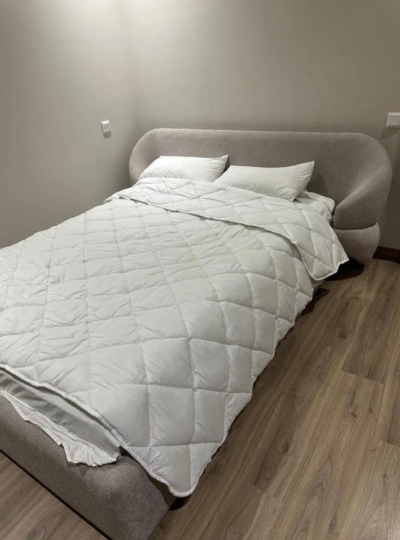 Lit tapissier sur mesure haut de gamme moderne