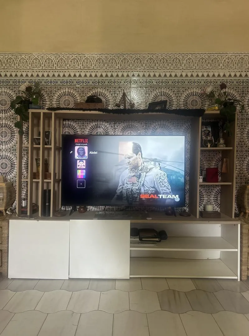 Meuble TV moderne en excellent état
