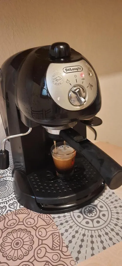 Machine à café Delonghi