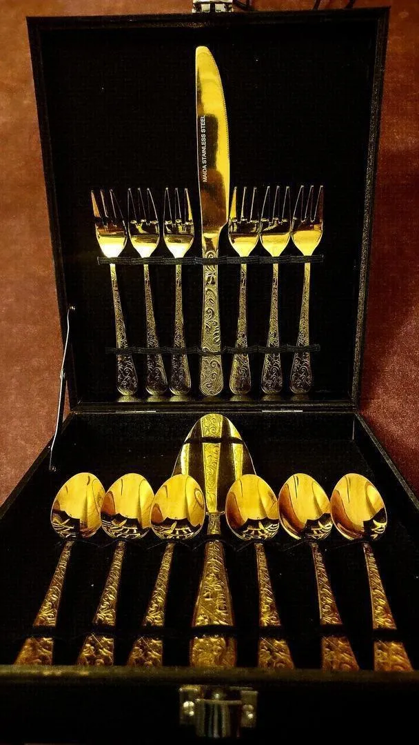 Service de 14 pièces pour gâteau