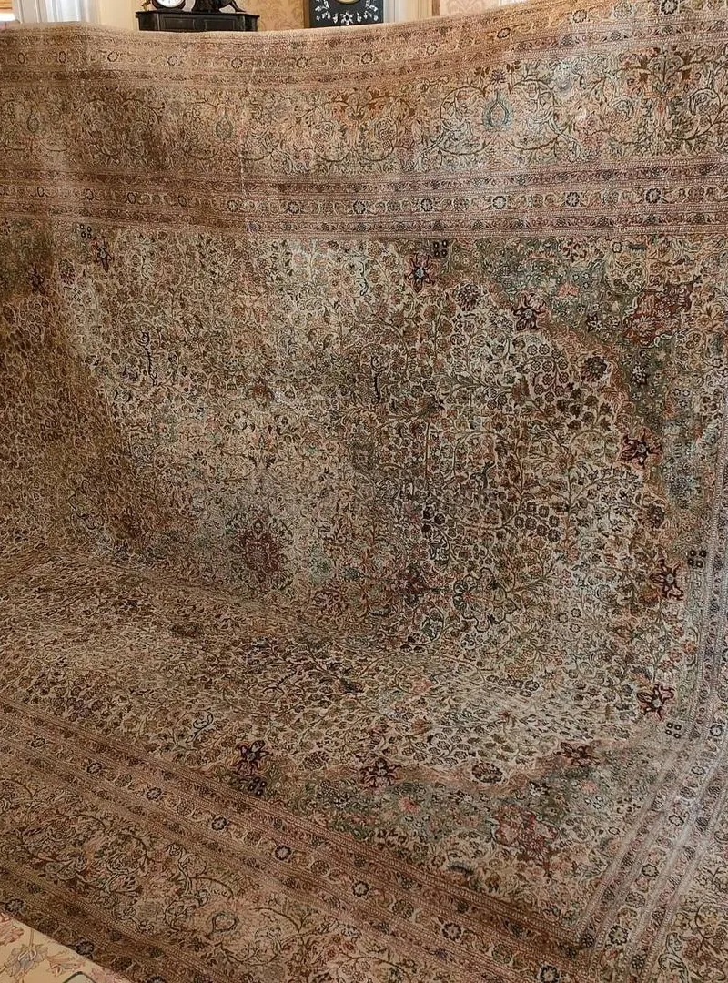 Prestigieux tapis persan en soie, d'origine Isfahan