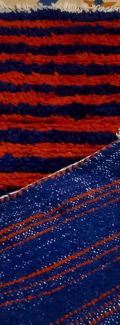 Tapis traditionnel fait main authentique en excellent état