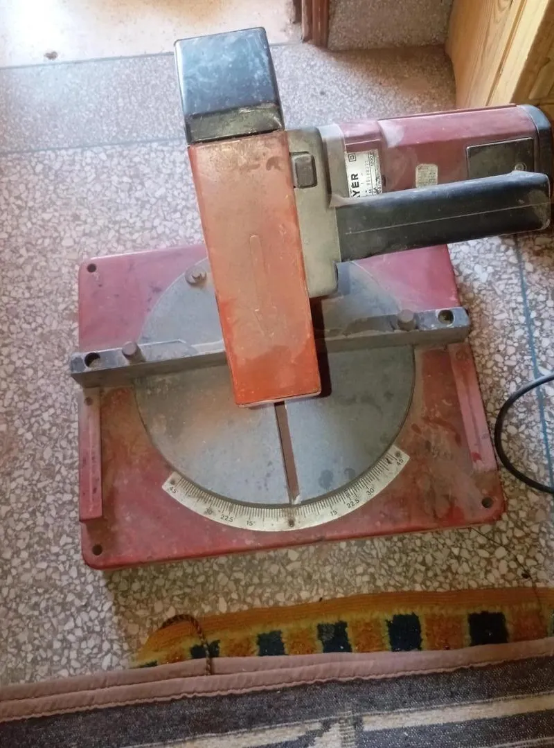Scie circulaire pour couper le bois