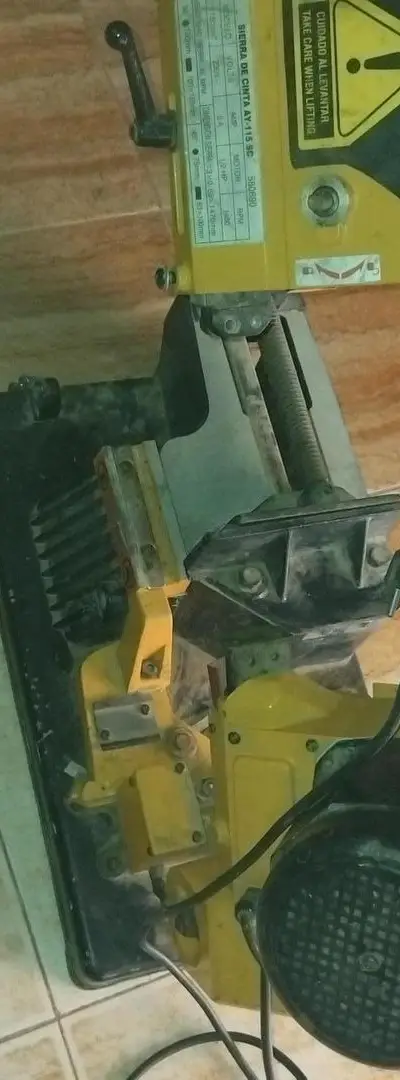 Machine à couper le fer marque espagnole