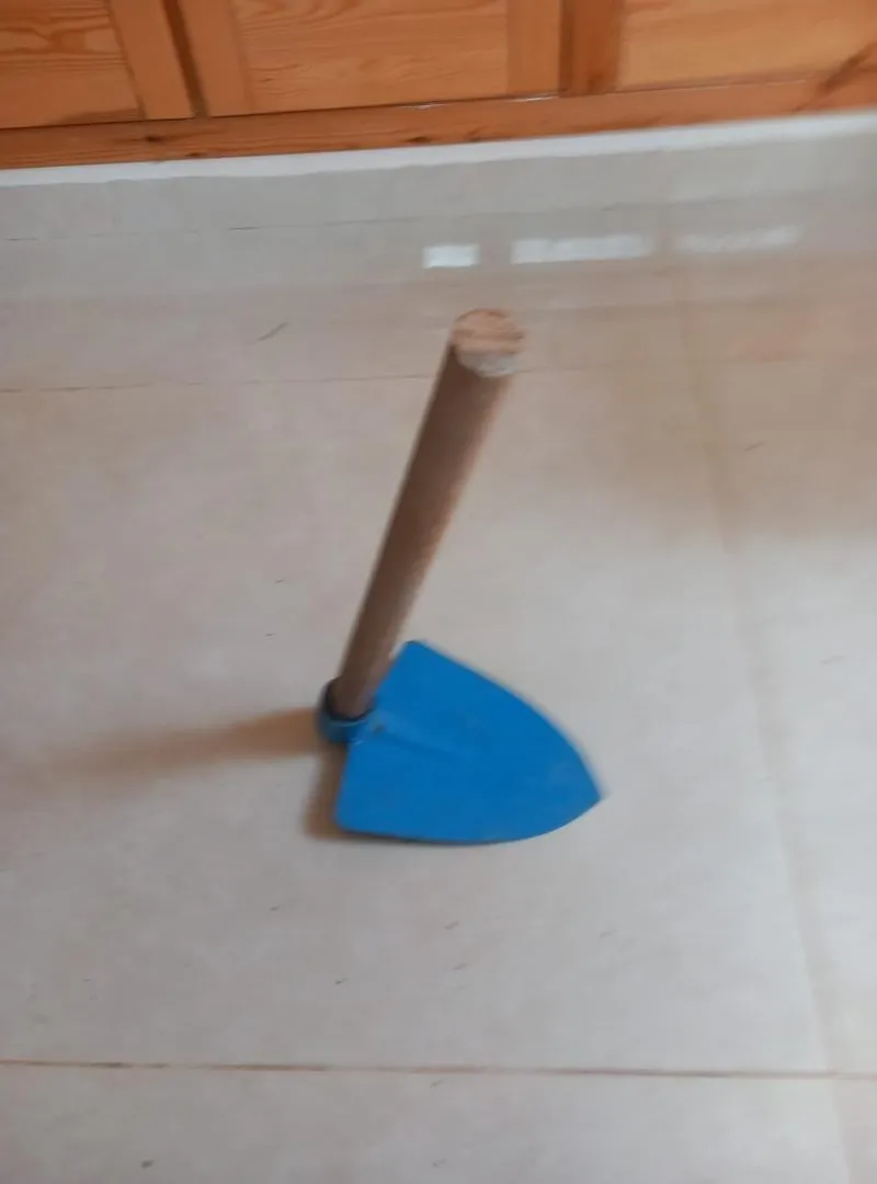 Outil de jardinage neuf importé