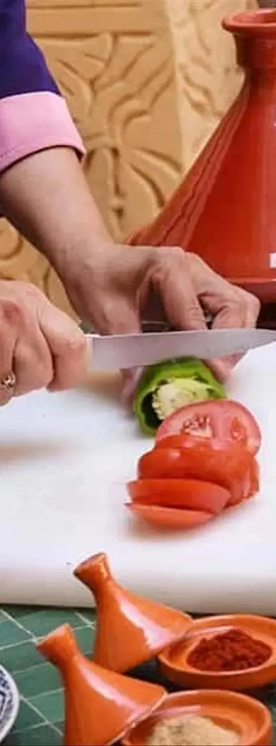 Cuisinière et femme de ménage expérimentées