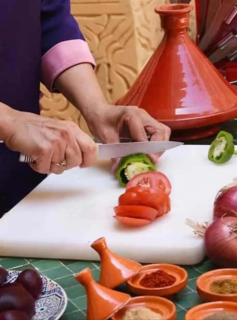 Cuisinière et femme de ménage expérimentées