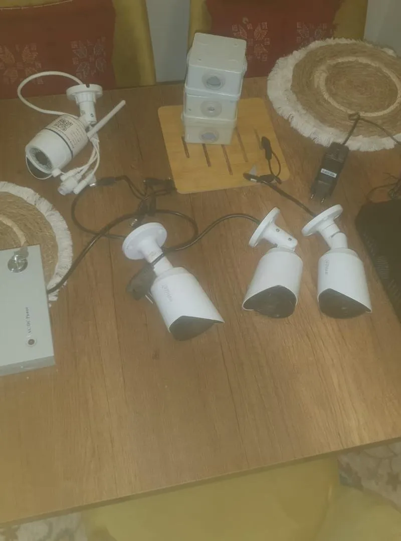 04 caméras de surveillance et accessoires