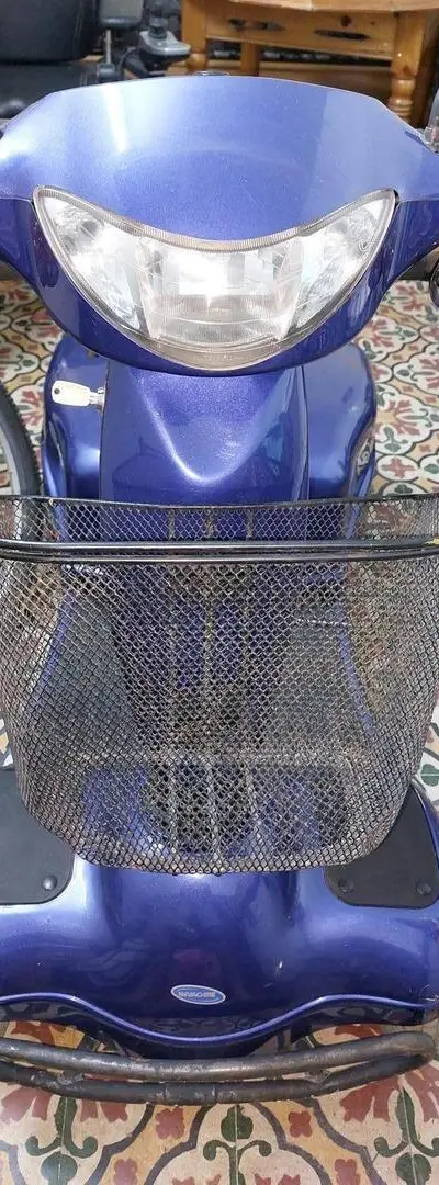 Fauteuil roulant électrique amélioré