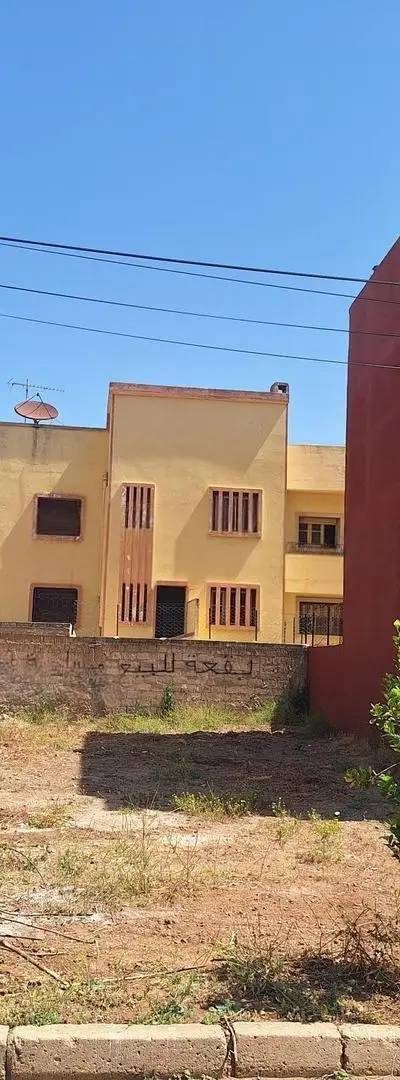 Terrain de 240 m2 Emplacement Stratégique