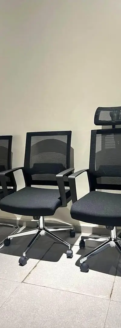 Rayonnage métallique avec parois\vestiaire