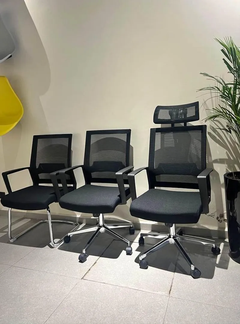 Rayonnage métallique avec parois\vestiaire