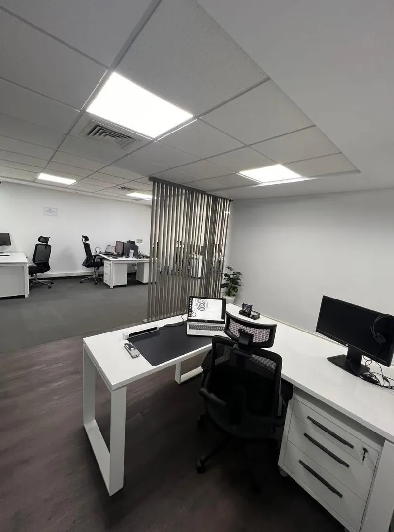PALMIER - BUREAU SPACIEUX À LOUER AVEC PARKING