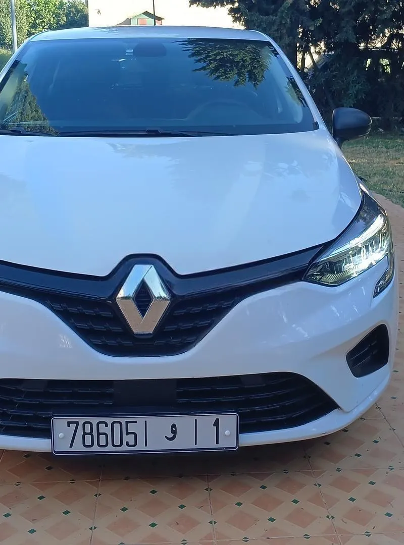 Renault-Clio Essence Automatique