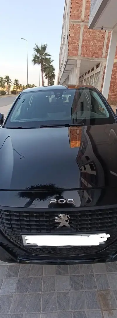 Peugeot 208 noire
