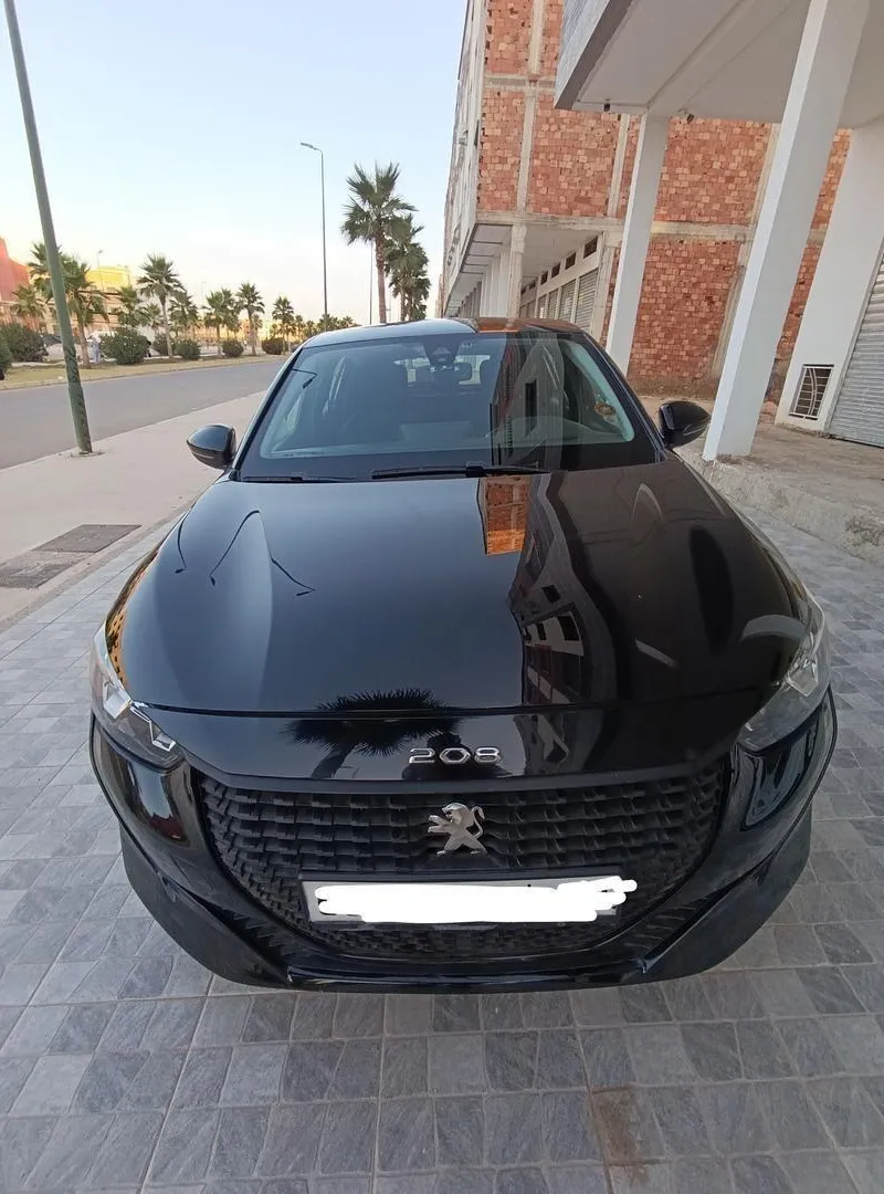 Peugeot 208 noire