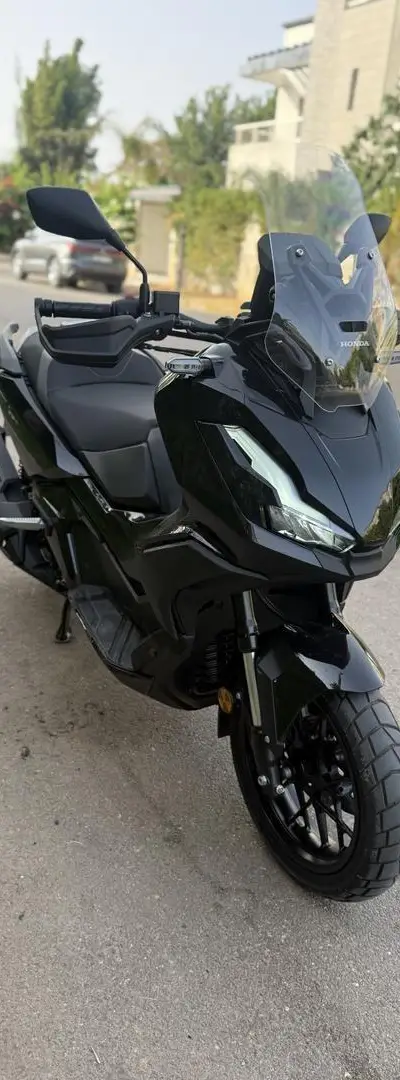 Honda adv 350