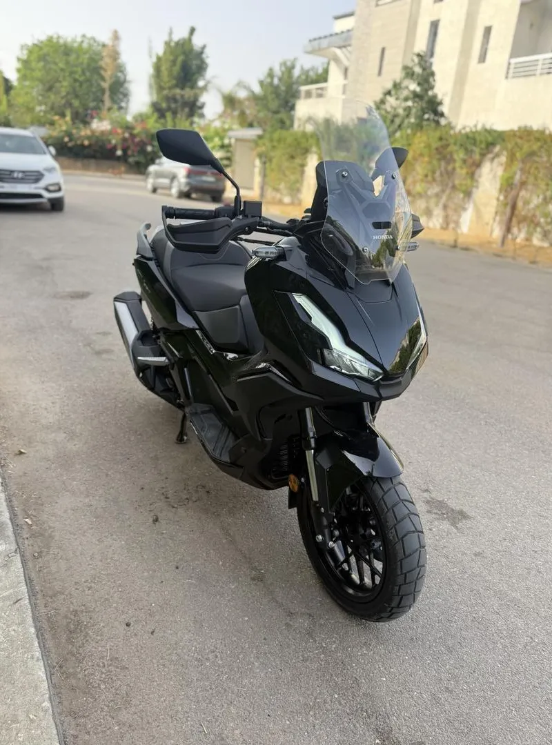 Honda adv 350