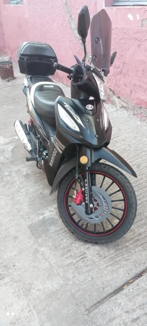 Moto Docker
