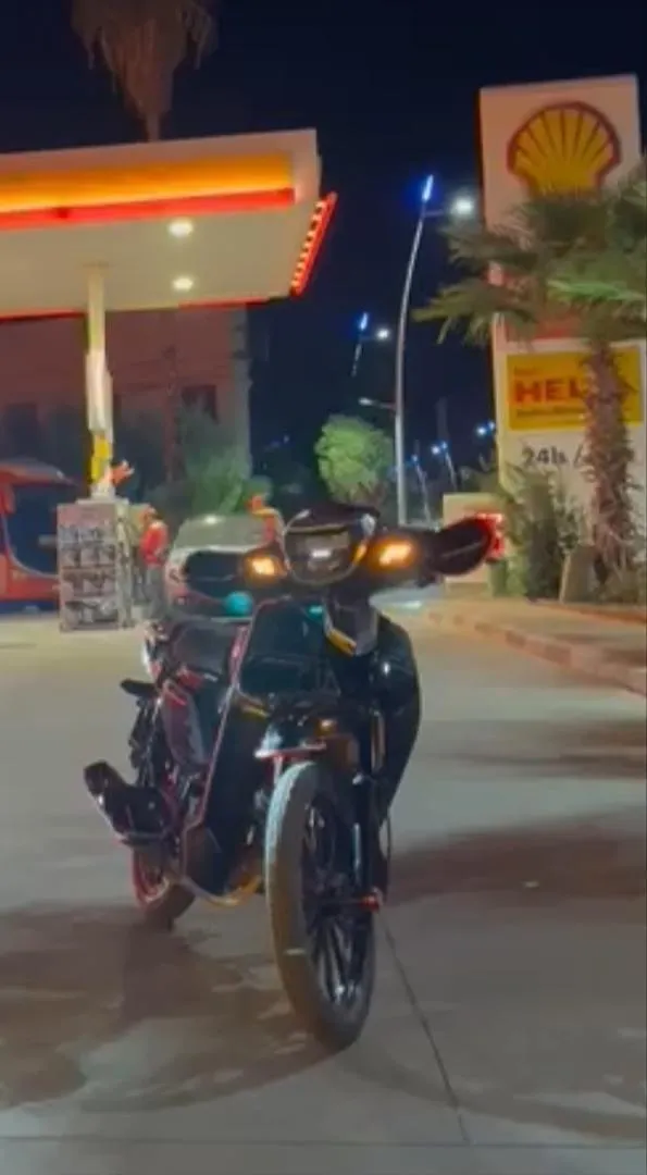 Moto cross pure. Moteur 140cc modèle 2024
