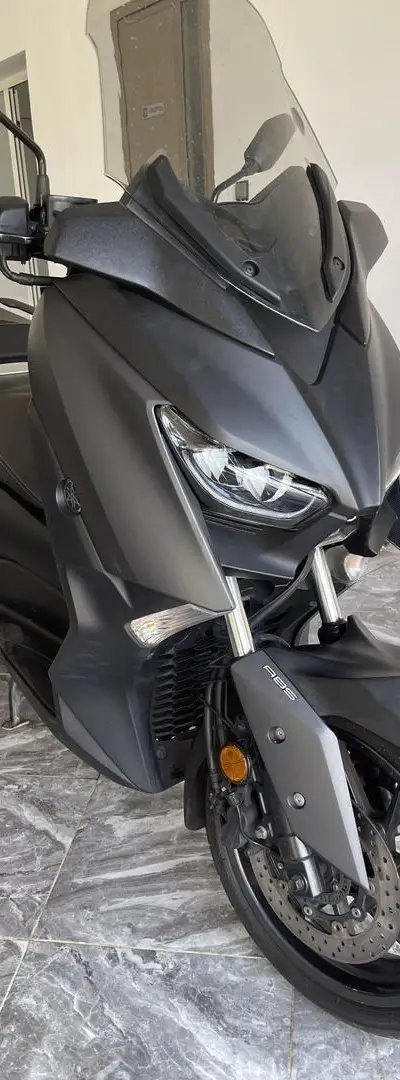 Xmax 400 première main