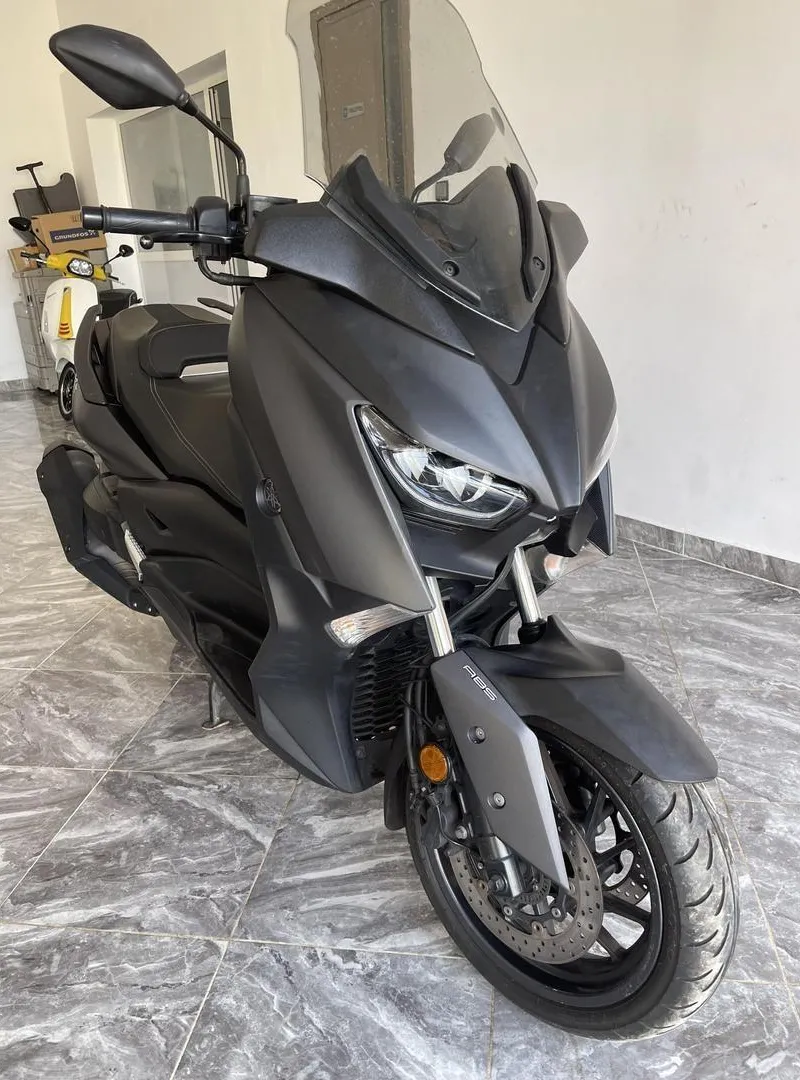 Xmax 400 première main