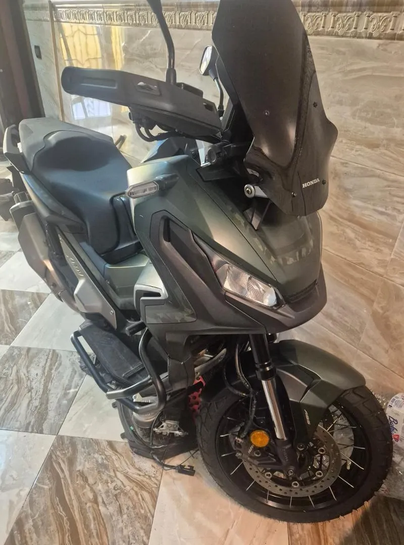 Honda x adv