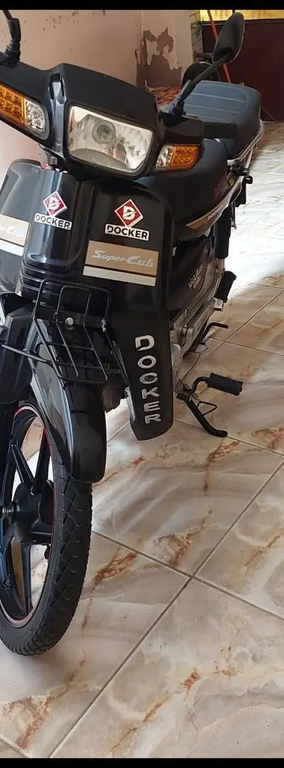 À vendre scooter Docker Super Cub 49cc en très bon état 🛵