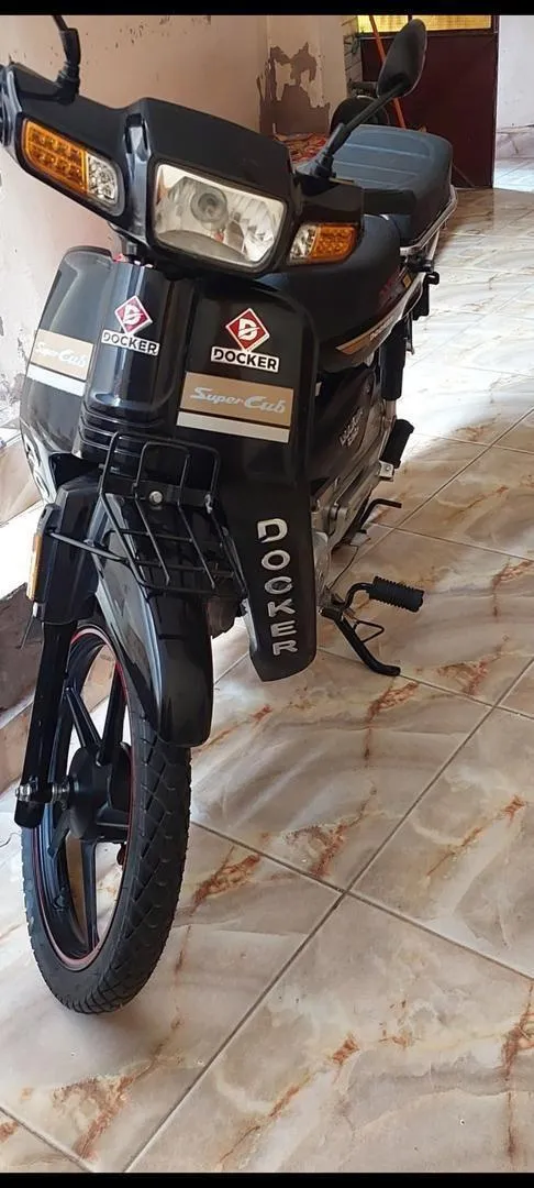À vendre scooter Docker Super Cub 49cc en très bon état 🛵
