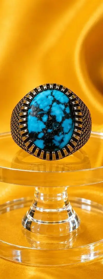 Bague en argent sertie d'une pierre de turquoise de Neyshabur pour les amateurs d'antiquités