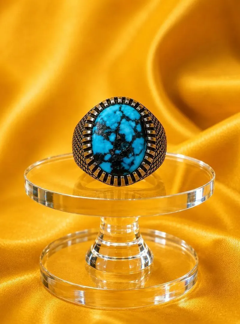 Bague en argent sertie d'une pierre de turquoise de Neyshabur pour les amateurs d'antiquités