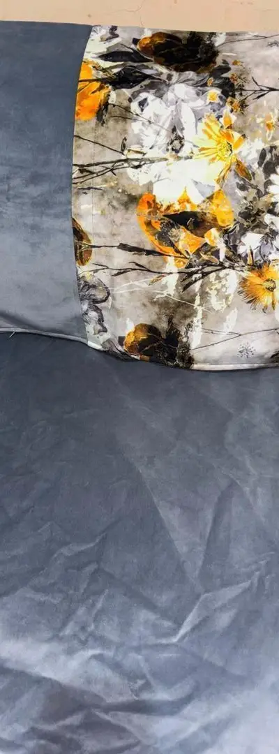 2 tapis avec 6 grands coussins et 6 petits
