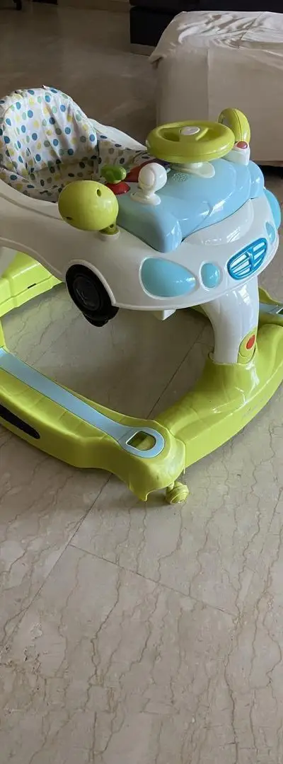 Youpala bébé musical en forme de voiture