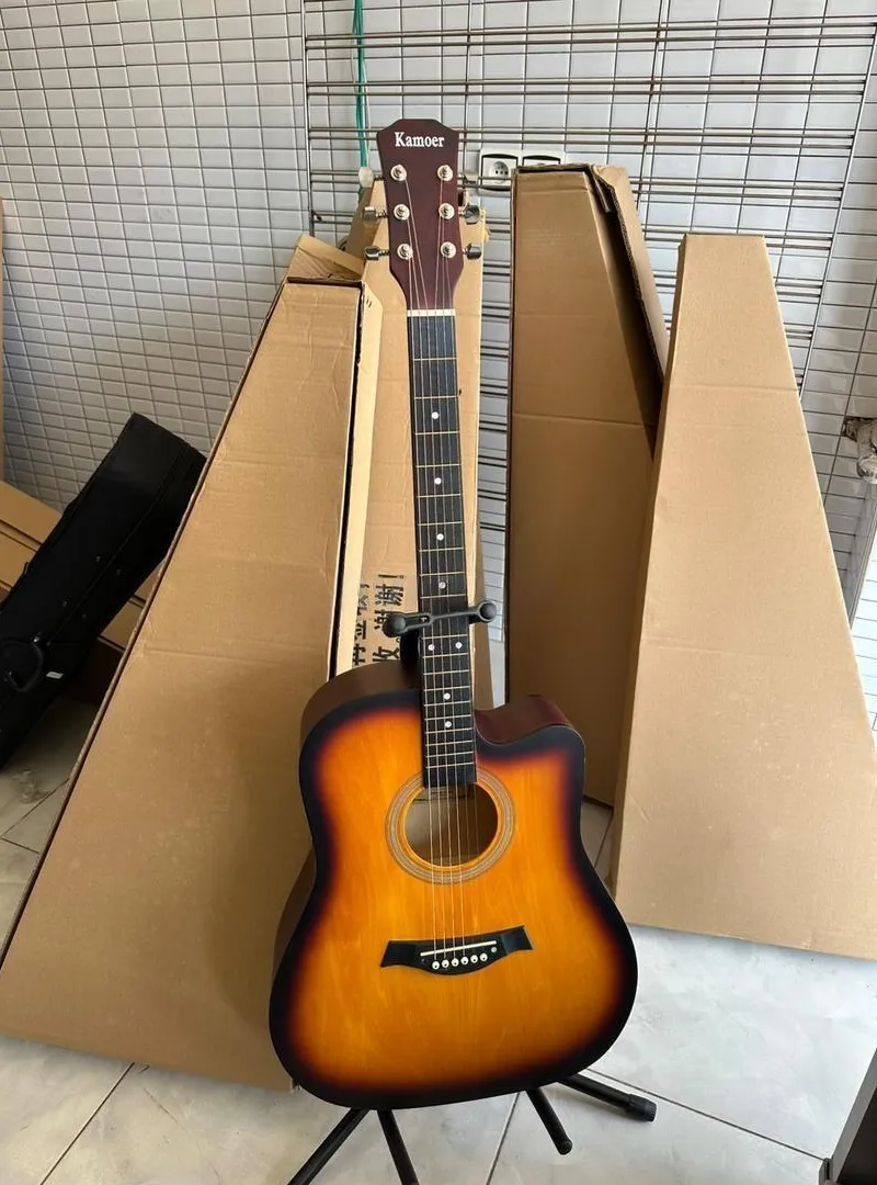 Guitare folk acoustique marque Kamoer